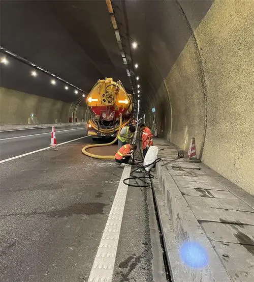 陕州隧道排水渠清淤